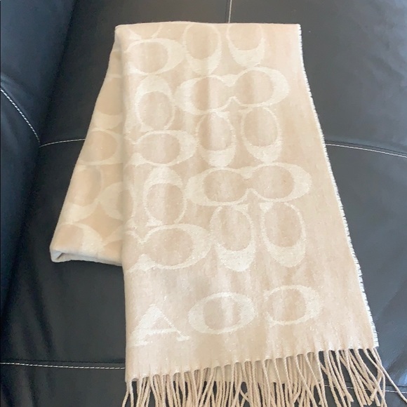 Signature Coach Scarf - Picture 2 of 5